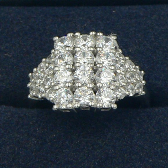 LUSTRO STELLA Sz 9 Swarovski Zirconia Cluster Ring - Picture 1 of 6